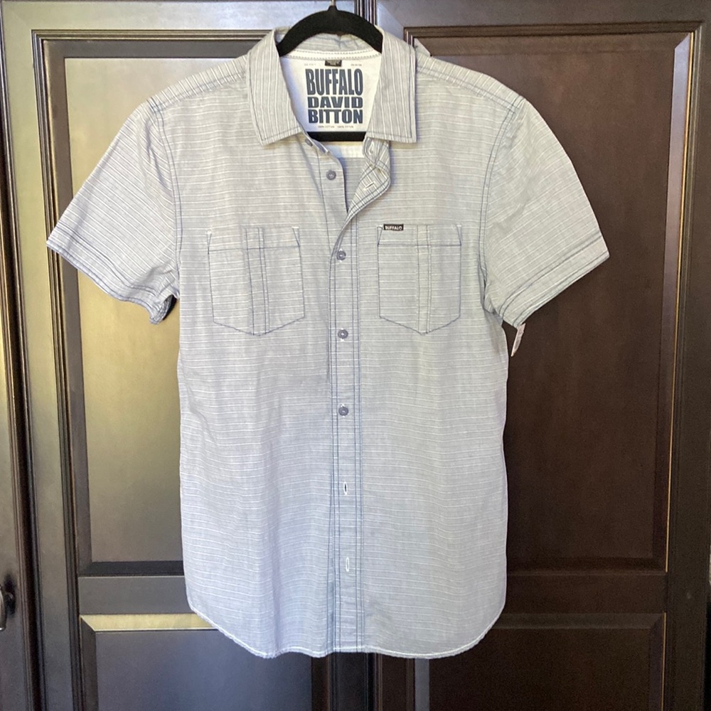 Buffalo David Britton Mens casual button down shirt. Two front pockets.